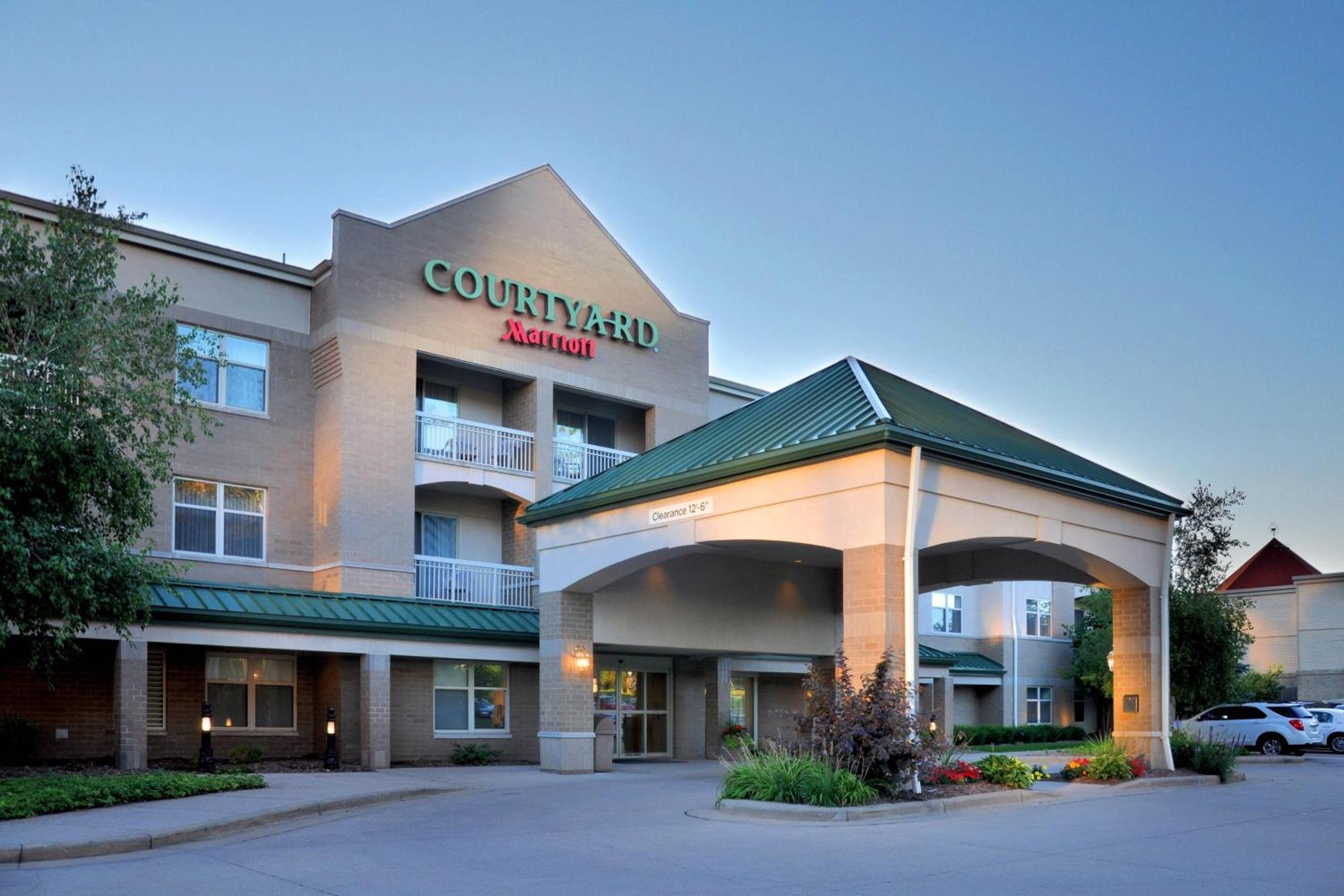 Courtyard Уосо Экстерьер фото