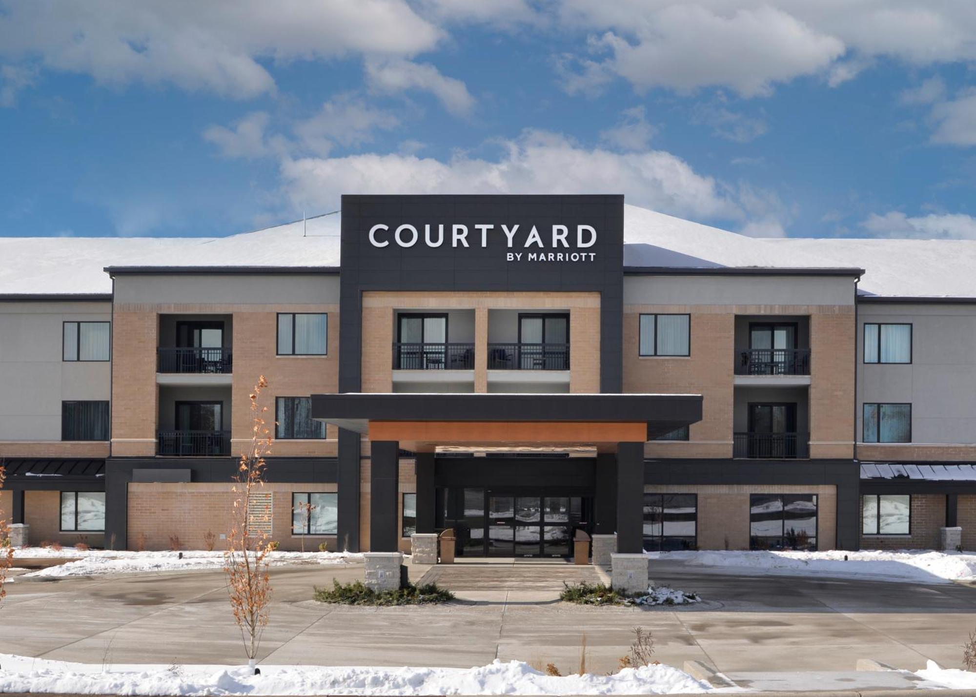 Courtyard Уосо Экстерьер фото